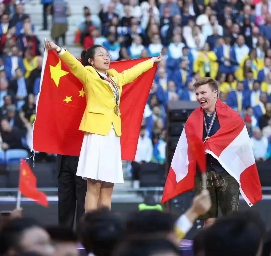 全国五人，河南唯一！19岁技校生获世界技能大赛金牌，亮相国新办新闻发布会